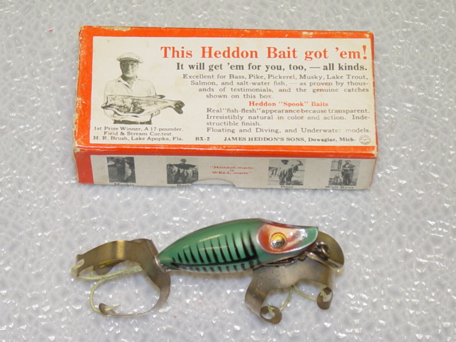 Lot - Vintage Heddon 9020-RH River Runt Wood Fishing Lure w/ Box and Heddon  Catalog