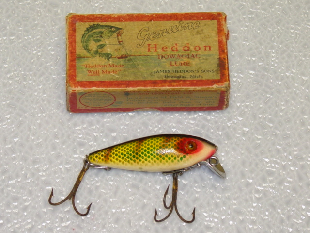 Lot - Vintage Heddon 9020-RH River Runt Wood Fishing Lure w/ Box and Heddon  Catalog